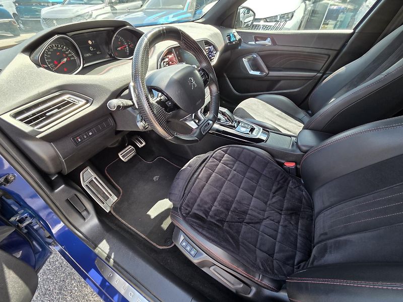 Peugeot 308 (2018) 2.0 BHDi 180 GT EAT8 - fotka 9 z 32