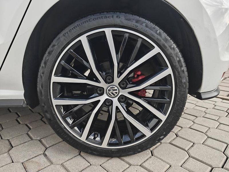Volkswagen Polo GTI 1,8 TSI 141 kW 6MP 1,8 TSI - fotka 21 z 23