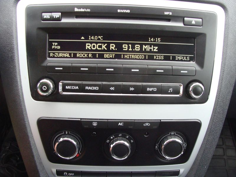 Škoda Octavia 1.4 TSi, 90 kW, klimatizace - fotka 20 z 27