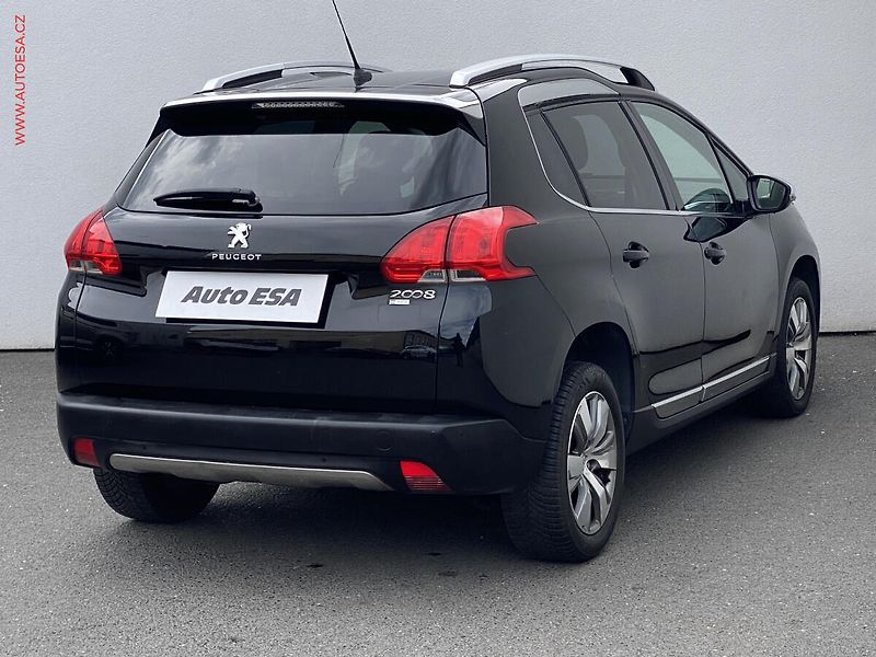 Peugeot 2008 (2013) 1.6 e-HDI, AT, panor. park - fotka 4 z 17