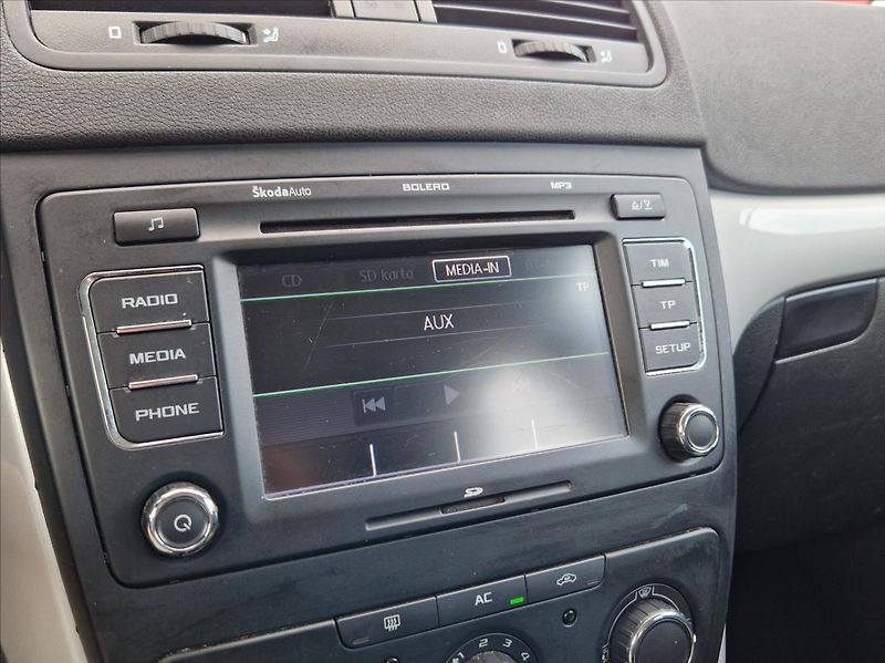 Škoda Yeti 2,0 TDI AC NAVI VÝHŘEVY - fotka 25 z 30