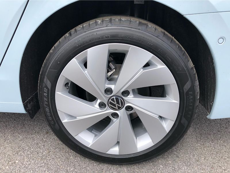 Volkswagen Golf Variant People 1,5 eTSI 7DSG m - fotka 14 z 30