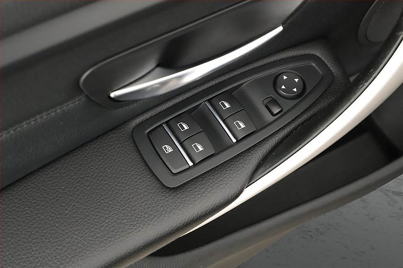 BMW Řada 4 (2019) Sport Line 418i, Automat - fotka 15 z 16