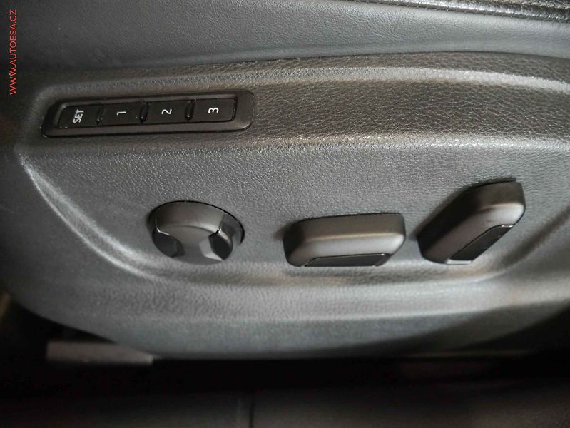 Škoda Octavia (2012) 1.4 TSI, ČR, Xenon, AC - fotka 20 z 23