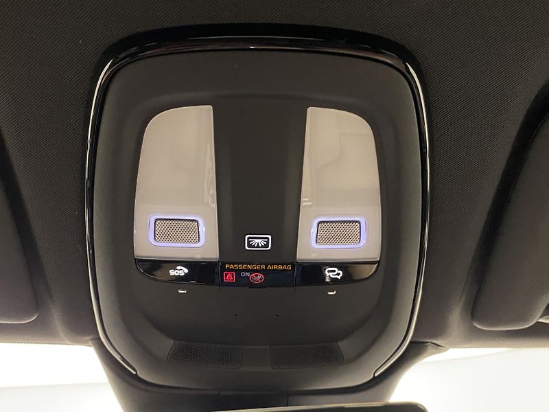 Volvo XC60 B5 AWD PLUS DARK AUT CZ 1.maj. - fotka 30 z 57