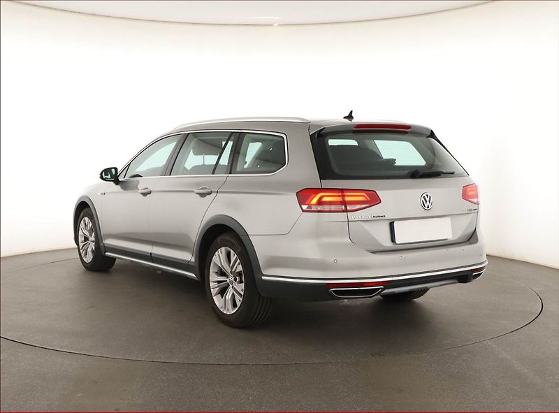 Volkswagen Passat (2016) 2.0 BiTDI, 4X4, Automat, Kůže - fotka 4 z 19