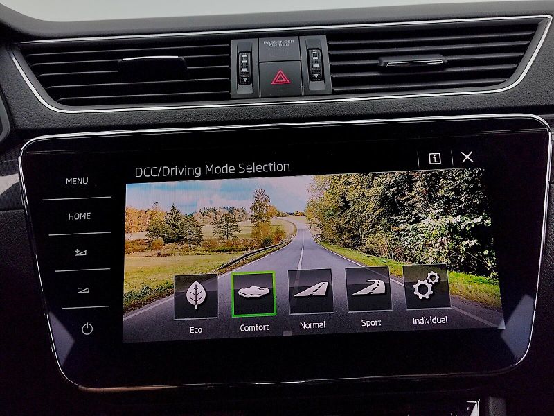 Škoda Superb (2018) SportLine 2,0 tsi 200 Kw DSG 4 - fotka 13 z 32
