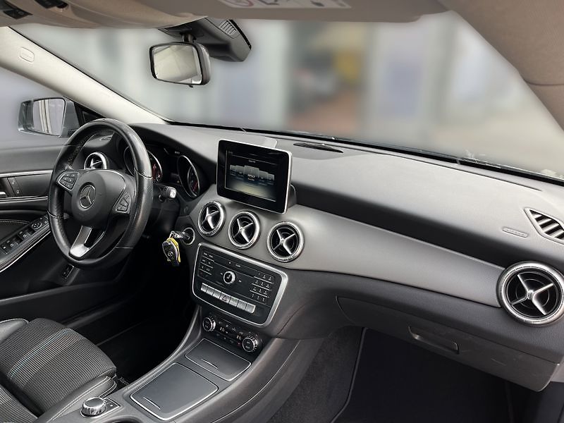Mercedes-Benz CLA Coupé 180 kupé - fotka 15 z 18