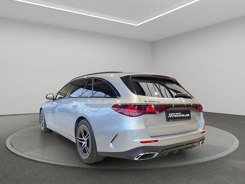 Mercedes-Benz Třídy E (2024) E 300 de 4MATIC kombi - fotka 5 z 21