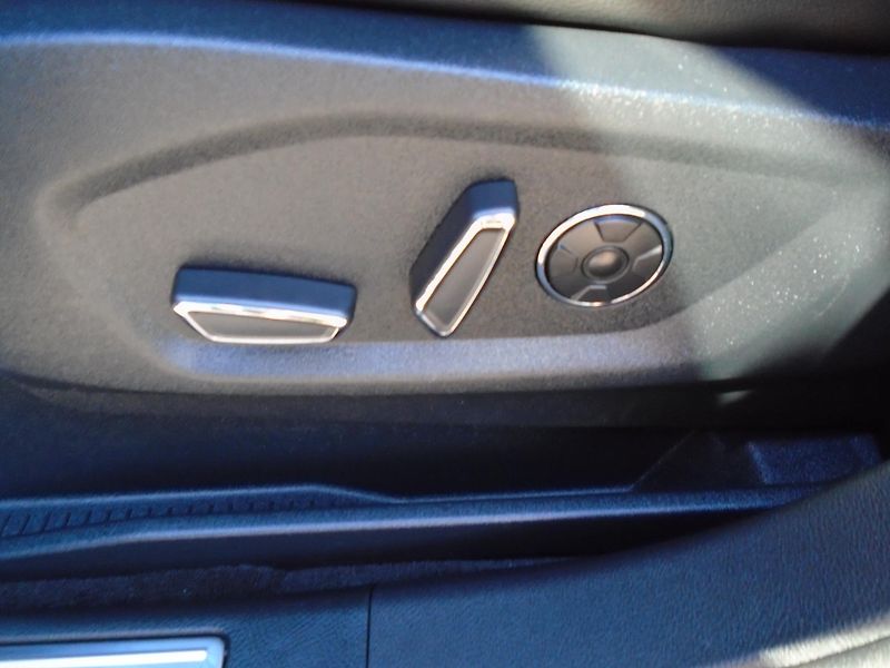 Ford Galaxy 2.5 Duratec FHEV Vignale 7Míst - fotka 21 z 47