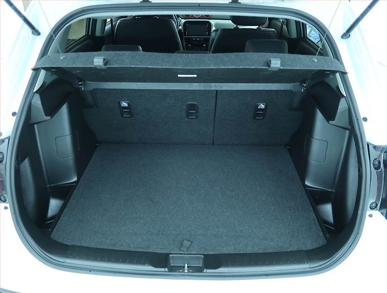 Suzuki Vitara (2018) 1.4 BoosterJet, Serv.kniha - fotka 14 z 17