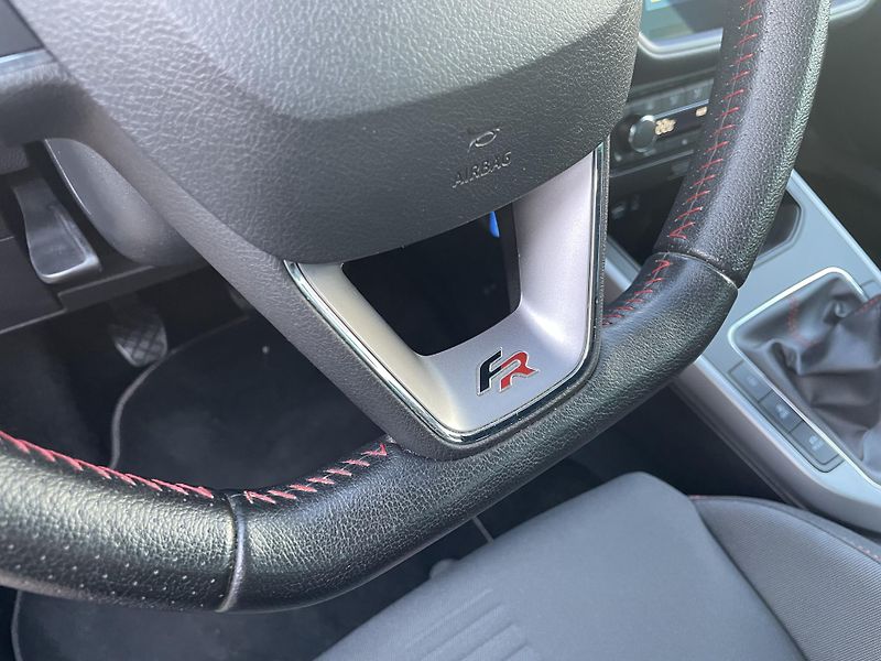 Seat Arona (2020) 1.5 TSI 110 kW FR - fotka 32 z 35