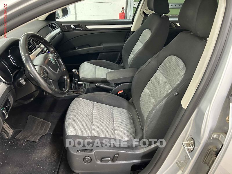 Škoda Superb (2010) 2.0 TDi, xenon, autoAC - fotka 3 z 3