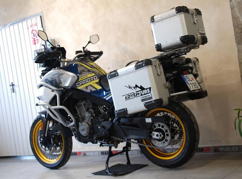 CFMOTO 800 MT (2022) Touring - hezký stav,stroj od - fotka 14 z 20
