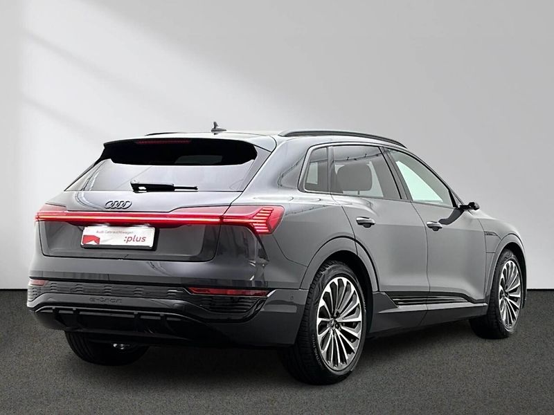 Audi Q8 e-tron 55 q S-Line Pano B&O 360 Venti - fotka 4 z 10