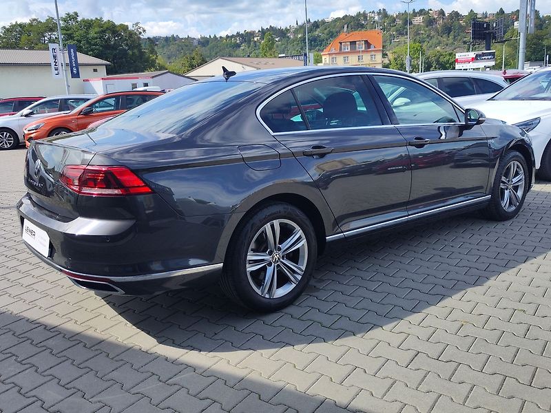 Volkswagen Passat 2.0 TDI/110kW Elegance DSG - fotka 5 z 37