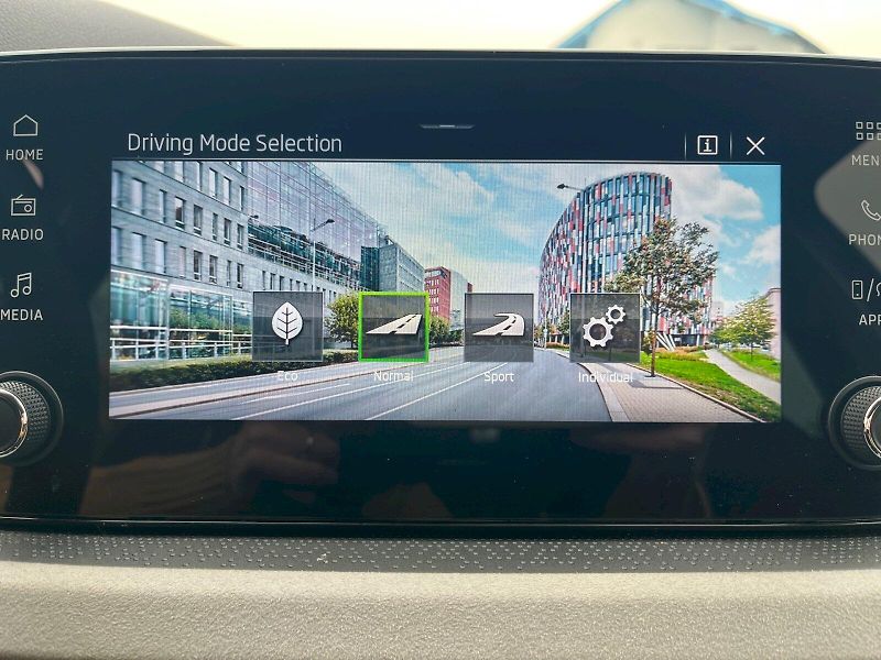Škoda Kamiq (2024) TOP SELECTION 1.0 TSI 85 kW DS - fotka 6 z 31