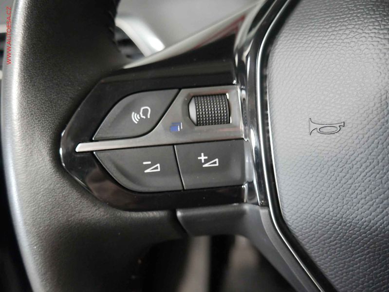 Peugeot 3008 (2021) 1.2PT, 2.maj,ČR, LED, navi - fotka 13 z 22
