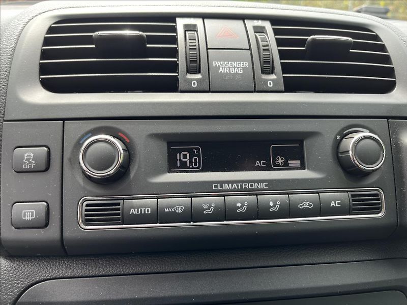 Škoda Roomster 1,2 TDi STYLE KLIMA ROZVODY - fotka 17 z 34