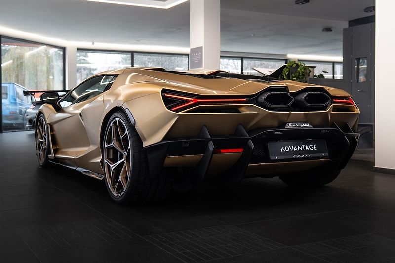 Lamborghini Revuelto - fotka 4 z 22