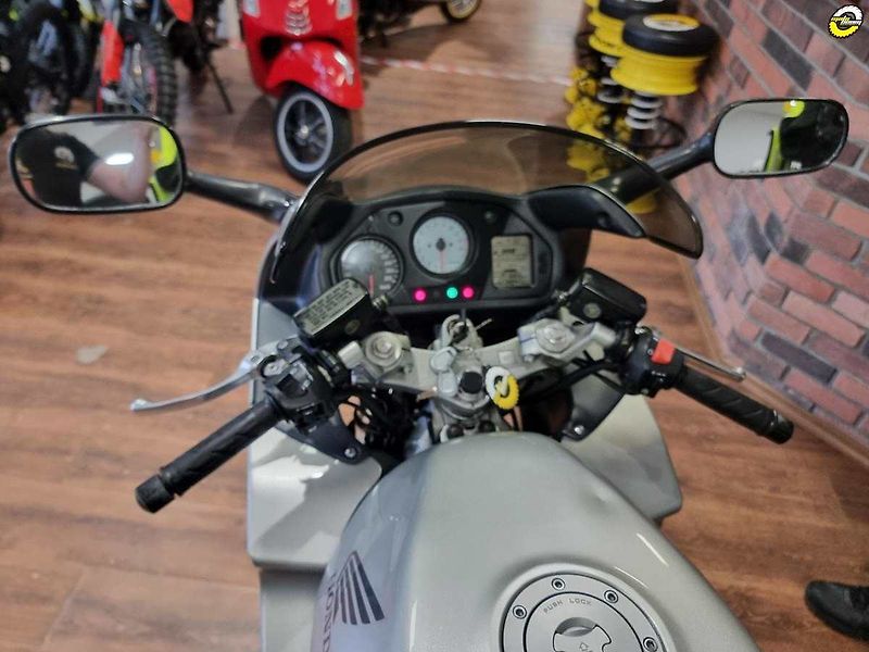 Honda VFR 800 (1999) - fotka 19 z 20