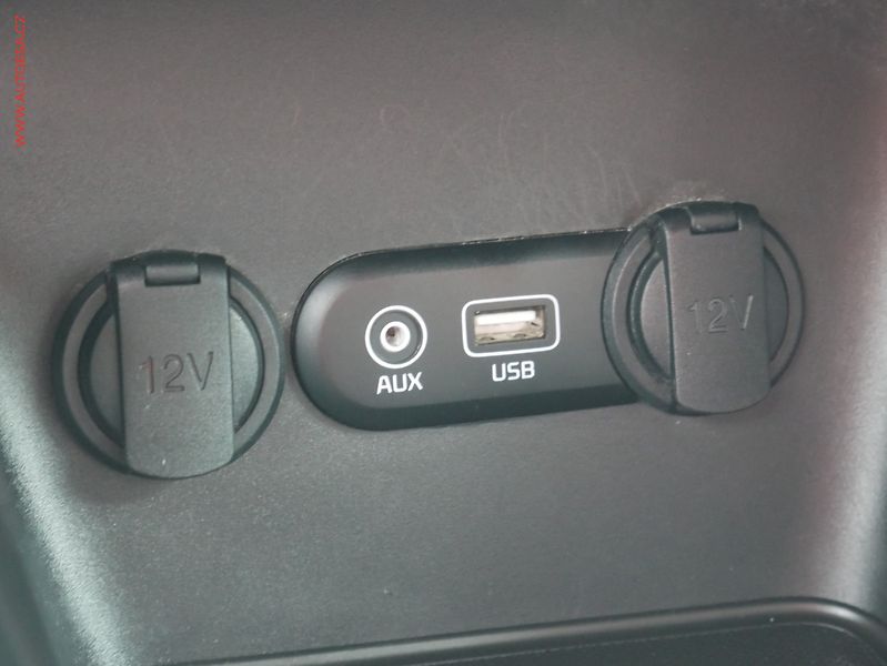 Kia Ceed (2016) 1.6 CRDi, ČR, AC, navi, park - fotka 24 z 27