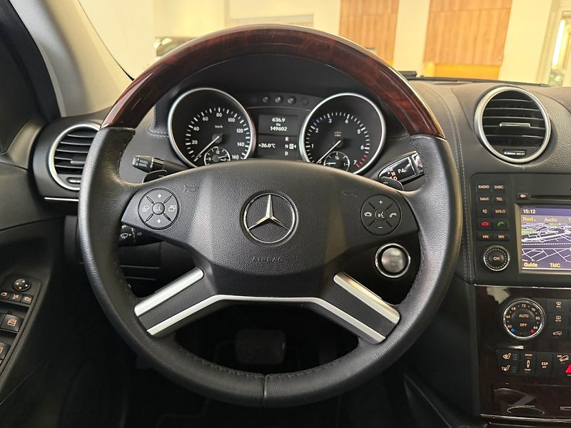 Mercedes-Benz GL (2009) 550 4MATIC - fotka 14 z 34