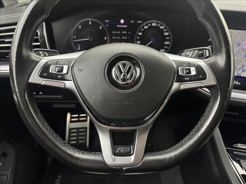Volkswagen Touareg 3,0 R-LINE VZDUCH NV MATRIX ČR - fotka 9 z 48