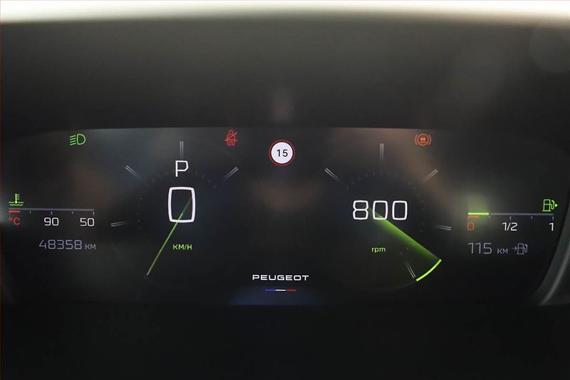 Peugeot 308 (2024) Allure 1.2 PureTech - fotka 8 z 18