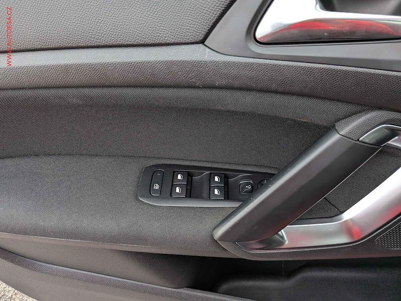 Peugeot 308 (2016) 1.2PT, ČR, LED, AC - fotka 12 z 14