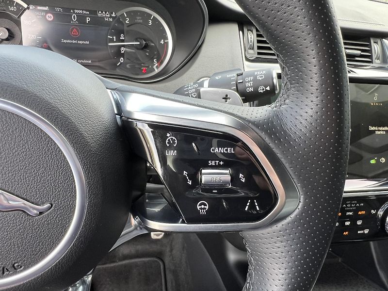 Jaguar E-Pace 2.0 D165 AWD R-DYNAMIC ZÁRUKA - fotka 18 z 22