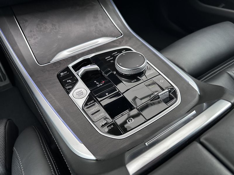 BMW X5 xDrive40d M-Sport PRO - fotka 26 z 33