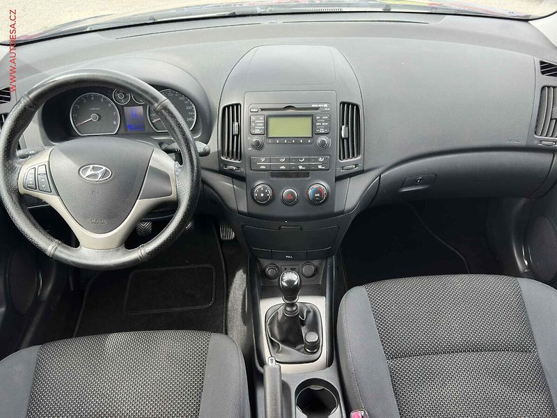 Hyundai i30 (2009) 1.6CVVT, ČR, AC - fotka 8 z 17