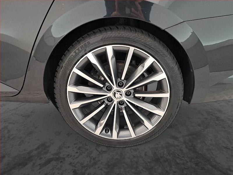 Škoda Superb (2017) Laurin&Klement 2.0 TDI 4x4 - fotka 15 z 16