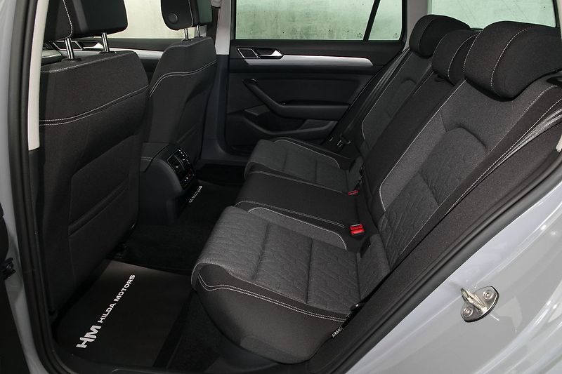 Volkswagen Passat 2.0TDI 110kW Kamera ACC Tažné - fotka 10 z 27