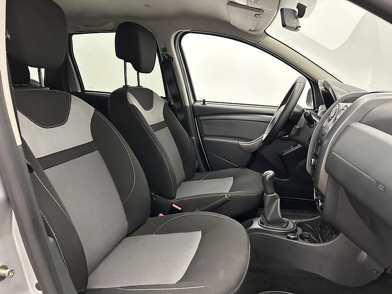 Dacia Duster 1.6 SCe Comfort - fotka 17 z 22