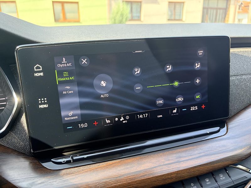 Škoda Octavia SCOUT 2.0 TDI DSG MATRIX - fotka 40 z 56