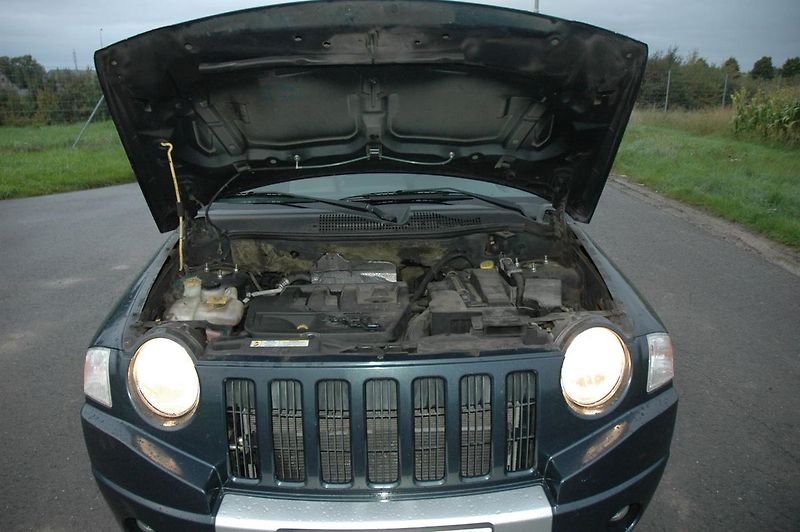 Jeep Compass 2,4  4x4 benzín kuže manual - fotka 14 z 15