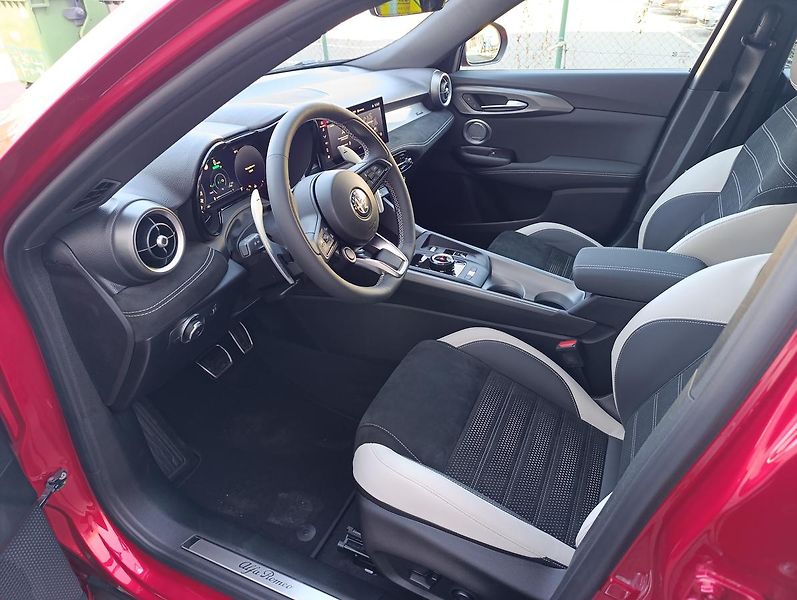 Alfa Romeo Tonale (2026) Sport Speciale 1,5 Ibrida 175k - fotka 13 z 44