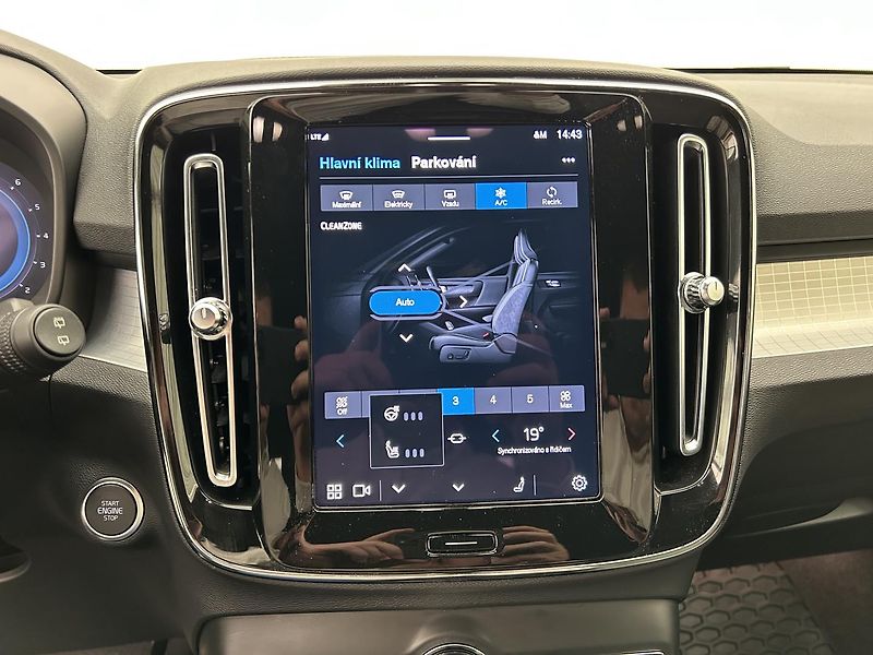 Volvo XC40 2.0 B4 4x4 PLUS - fotka 25 z 30
