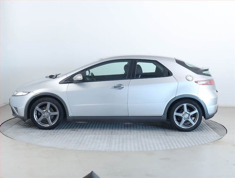 Honda Civic (2010) 1.4 i-VTEC - fotka 3 z 17
