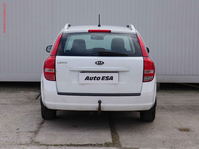 Kia Ceed (2012) 1.6i, servis.kniha, AC - fotka 5 z 15