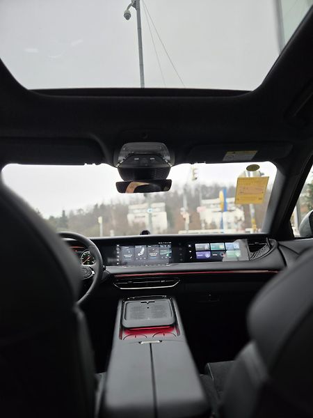 Voyah FREE 318 REV (2025) REV 318 AWD Hybrid - fotka 16 z 18