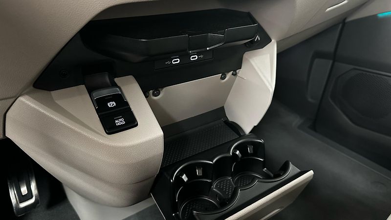 Volkswagen Multivan TAŽNÉ / ZÁRUKA / TOP STAV - fotka 35 z 51