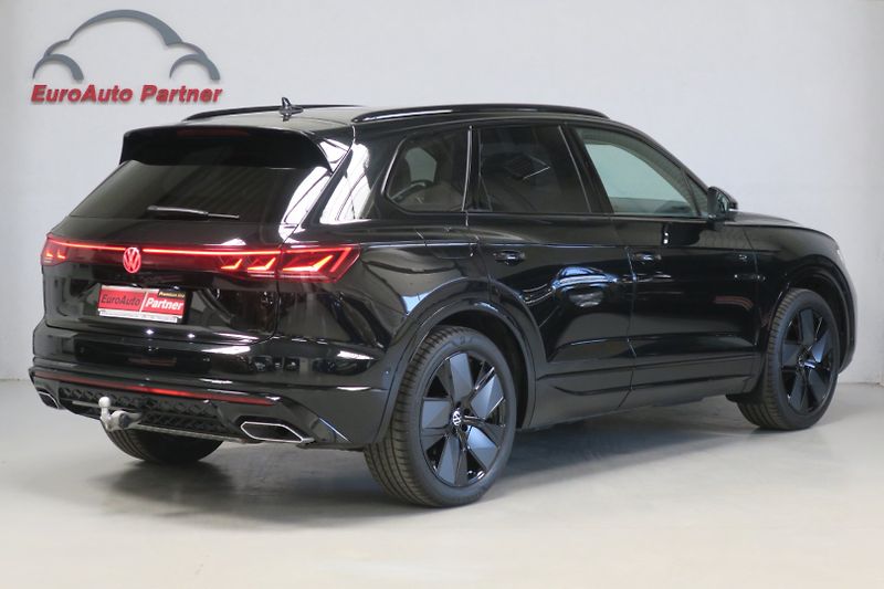 Volkswagen Touareg (2024) R-LINE 3,0TDI 210kW TOP VÝBAVA - fotka 4 z 50