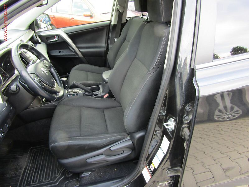 Toyota RAV4 (2014) 2.2D 4x4, ČR, servis.kniha - fotka 9 z 17