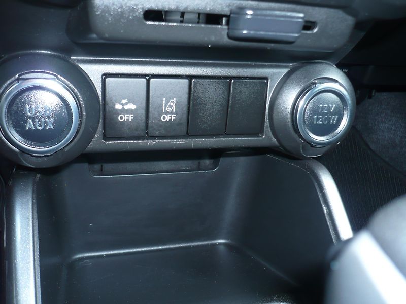 Suzuki Ignis 1.2i 61Kw Automat REZERVACE - fotka 16 z 29