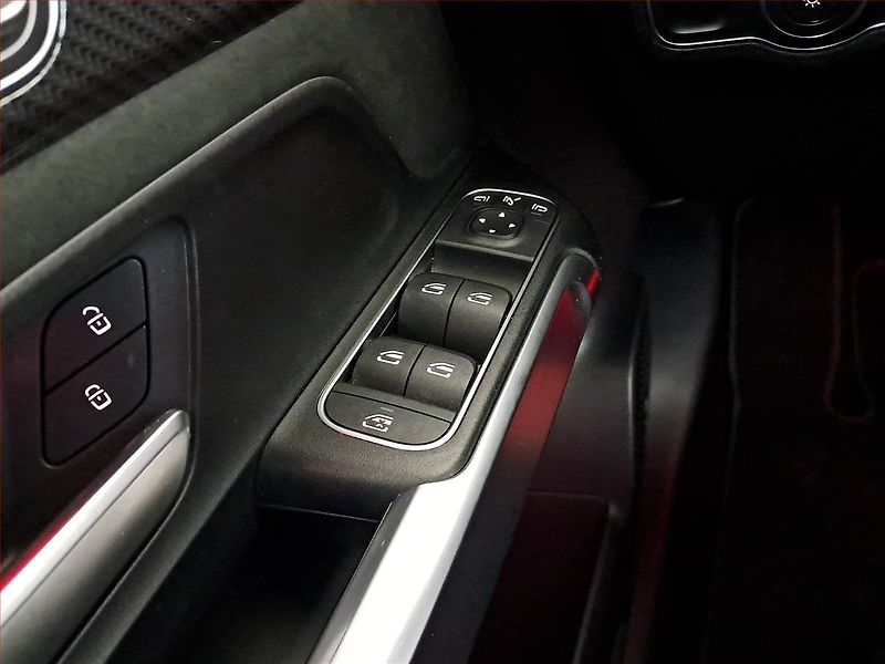 Mercedes-Benz GLB (2020) 250 - fotka 17 z 24