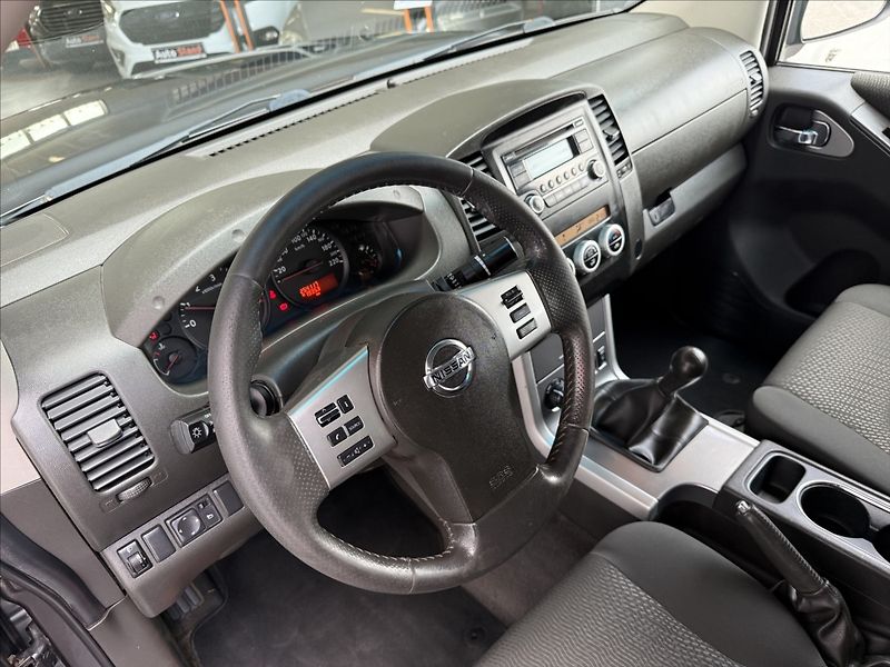 Nissan Navara 2,5 dCi 140kW,Hardtop,po servi - fotka 8 z 28