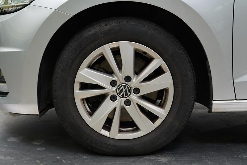 Volkswagen Touran - fotka 10 z 25